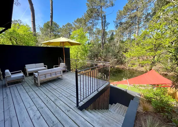 Du Canal - Ponton Pour Bateau Villa